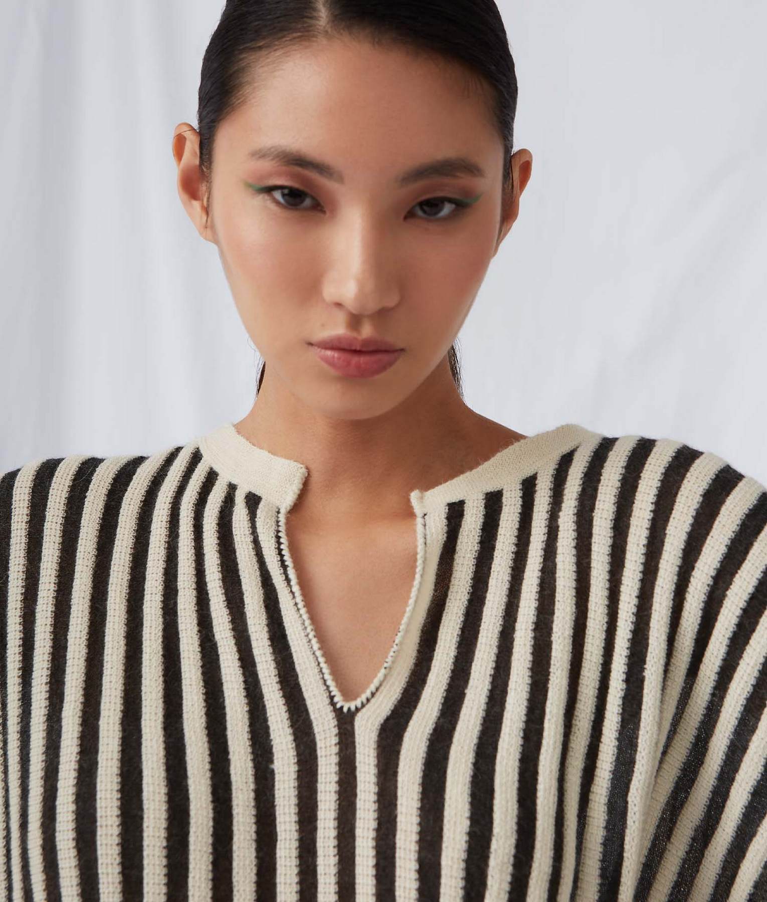 Las Rayas Poncho - Winter White And Black