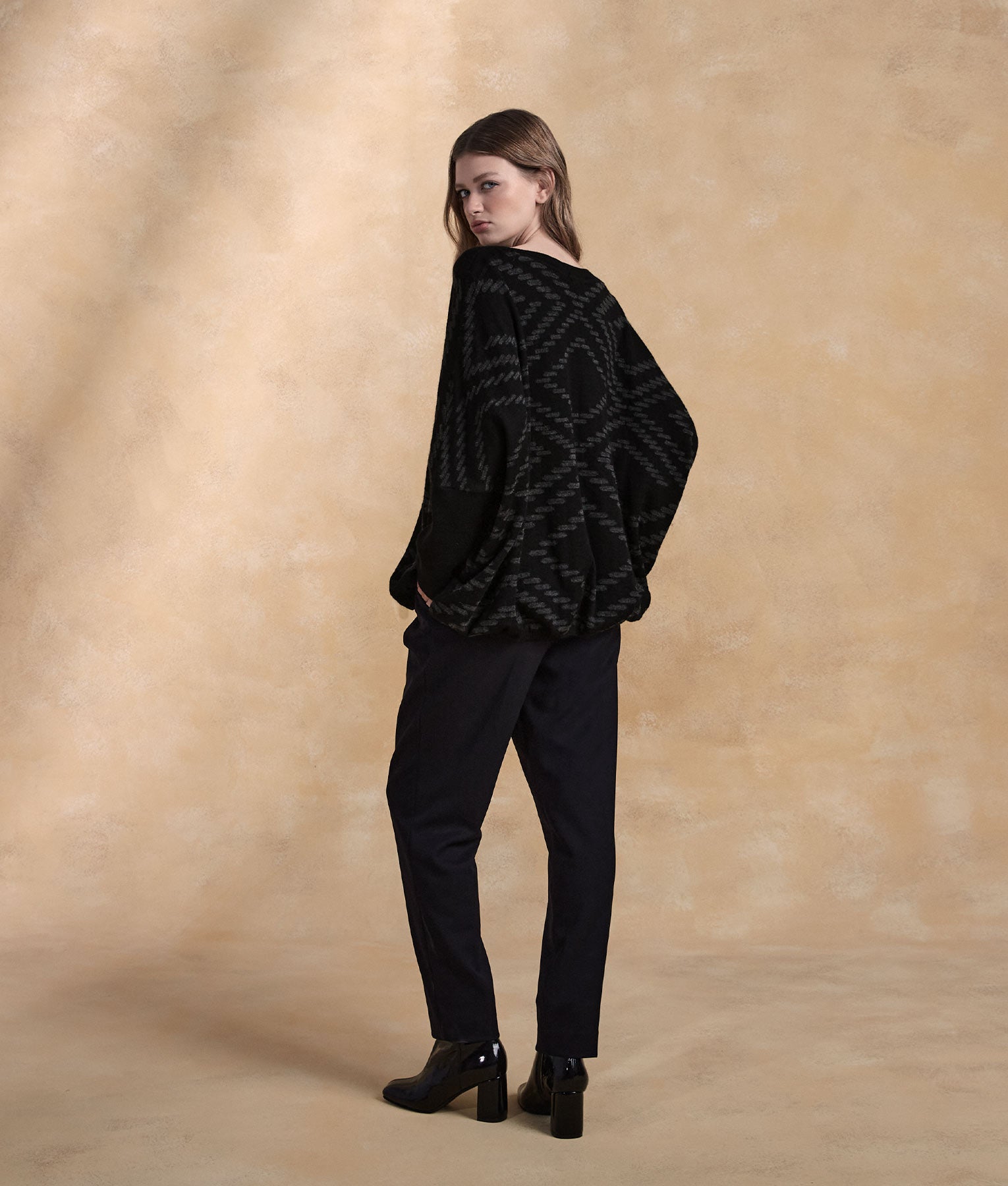 Bi Colour Jacquard Poncho With Sleeves - Gray And Black Brick