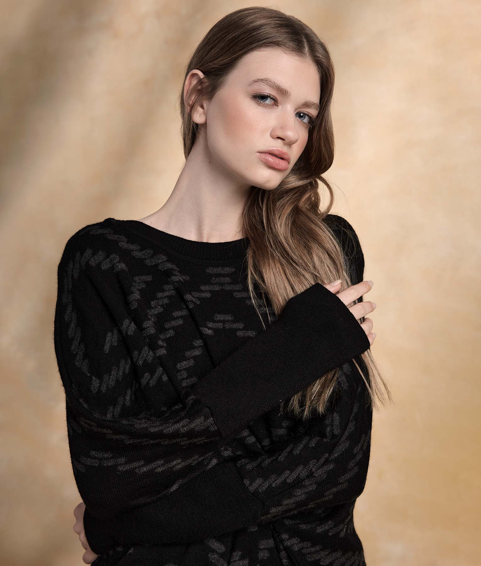 Bi Colour Jacquard Poncho With Sleeves - Gray And Black Brick