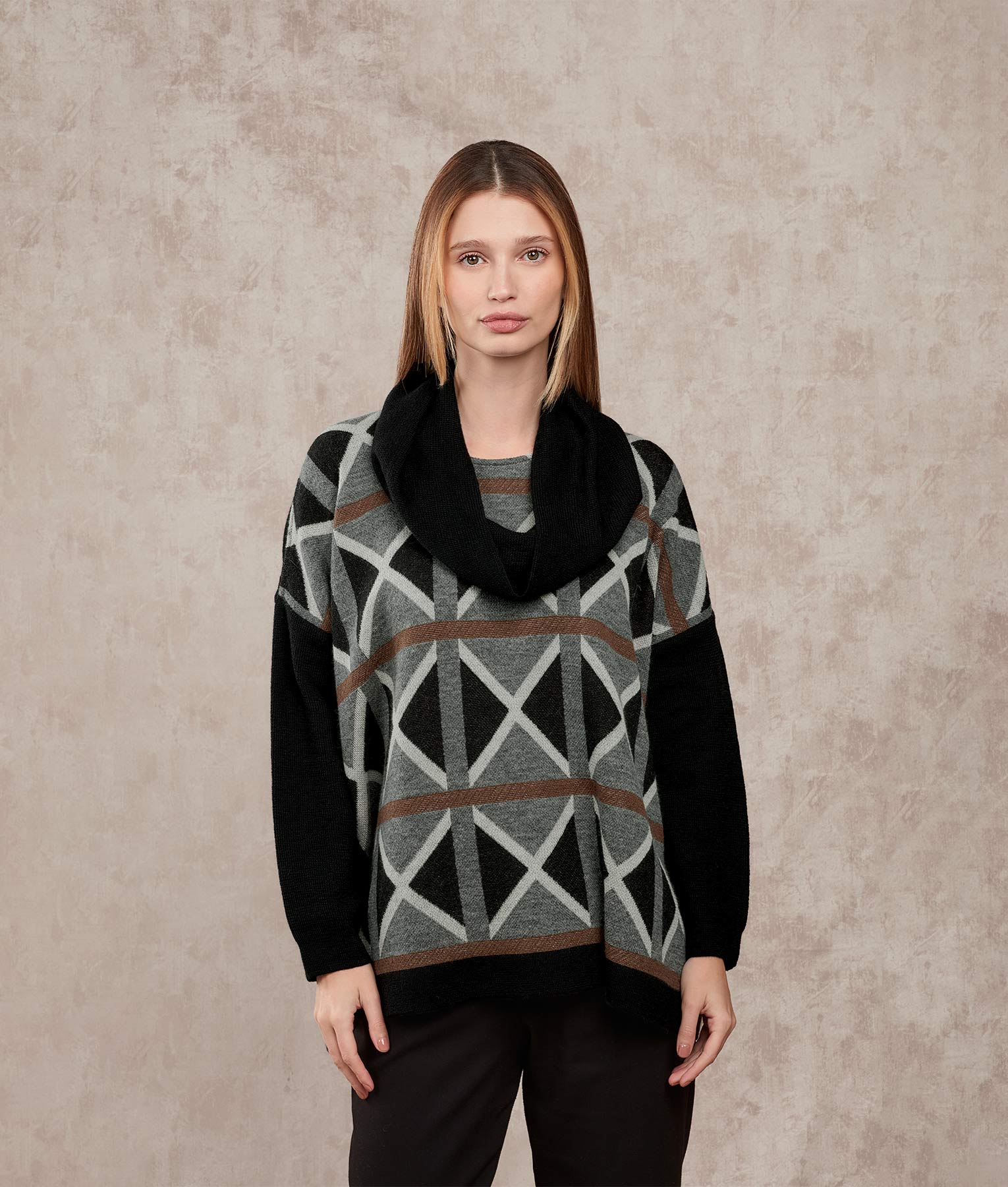Loose Poncho And Collar - Black And Titanium Gray