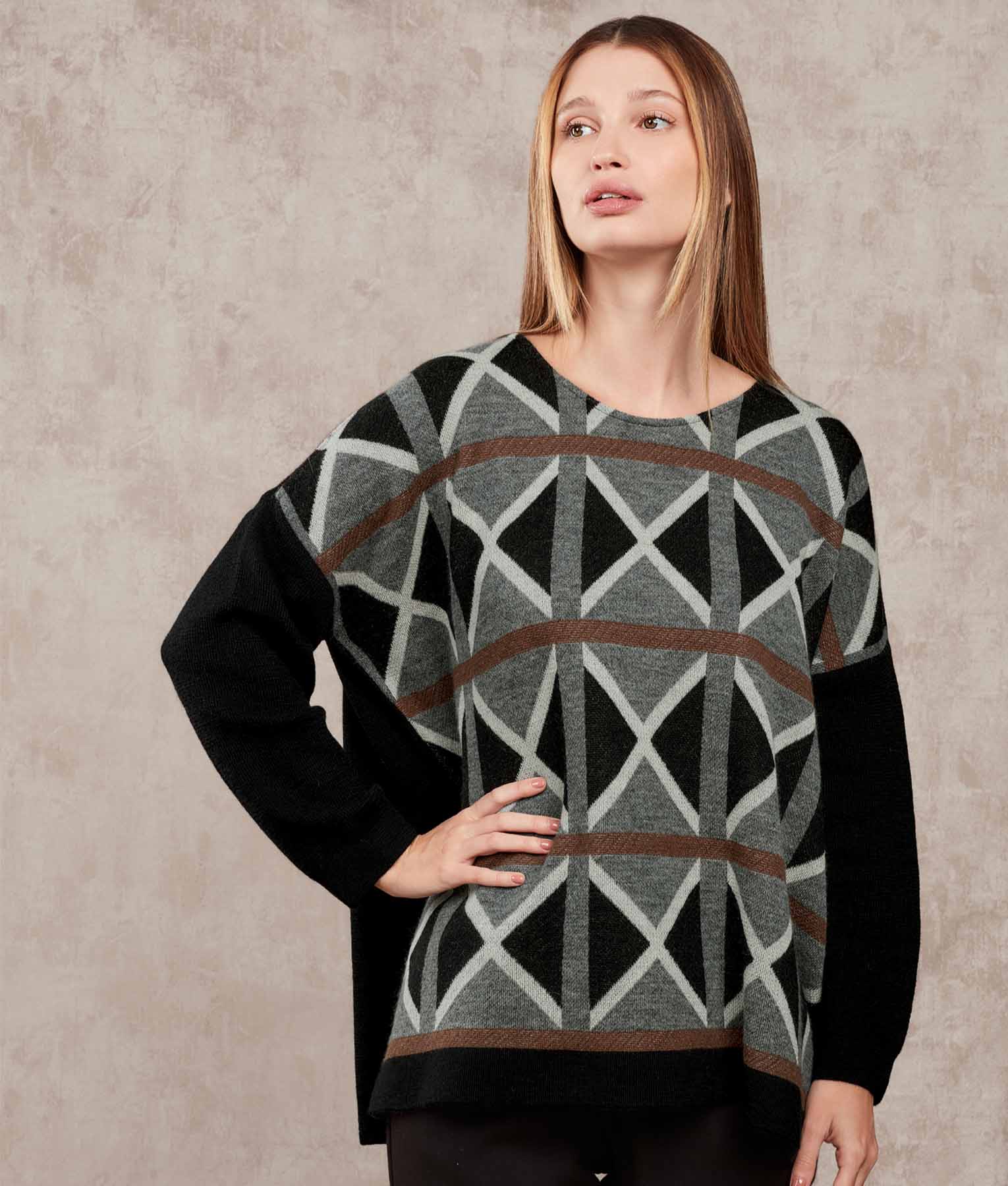 Loose Poncho And Collar - Black And Titanium Gray