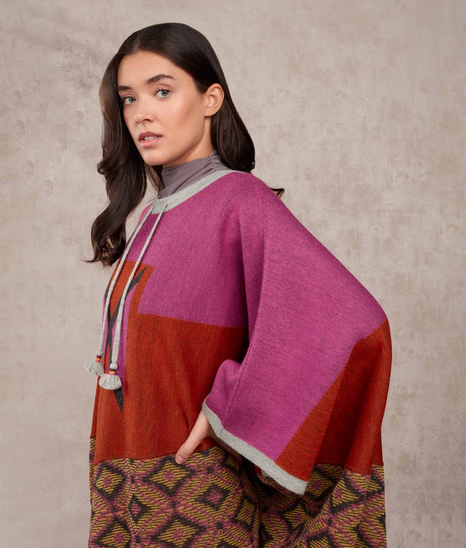 La Favorita Jacquard Poncho - Violet Rose And Chili