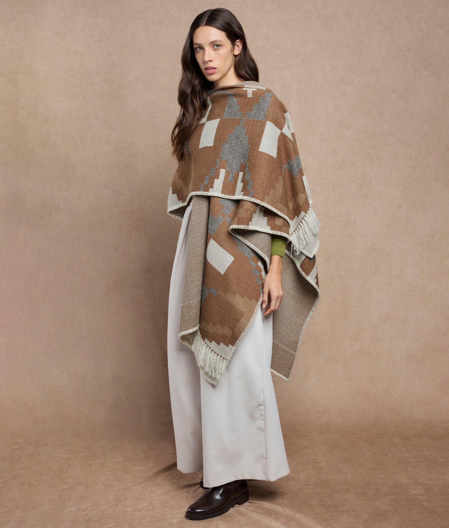 Mago Jacquard Cape