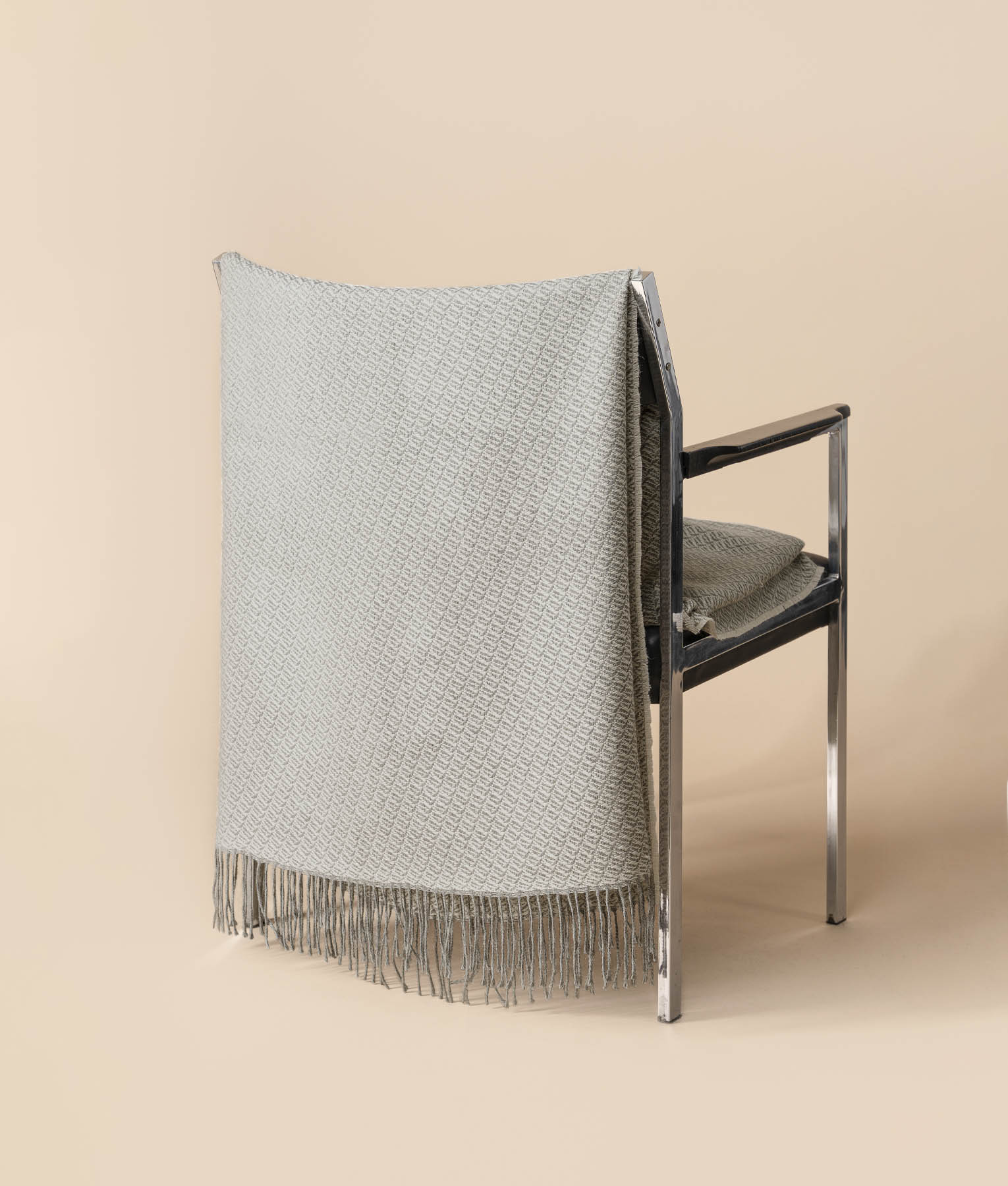 Structured Throw - Antique White And Gray Gadget