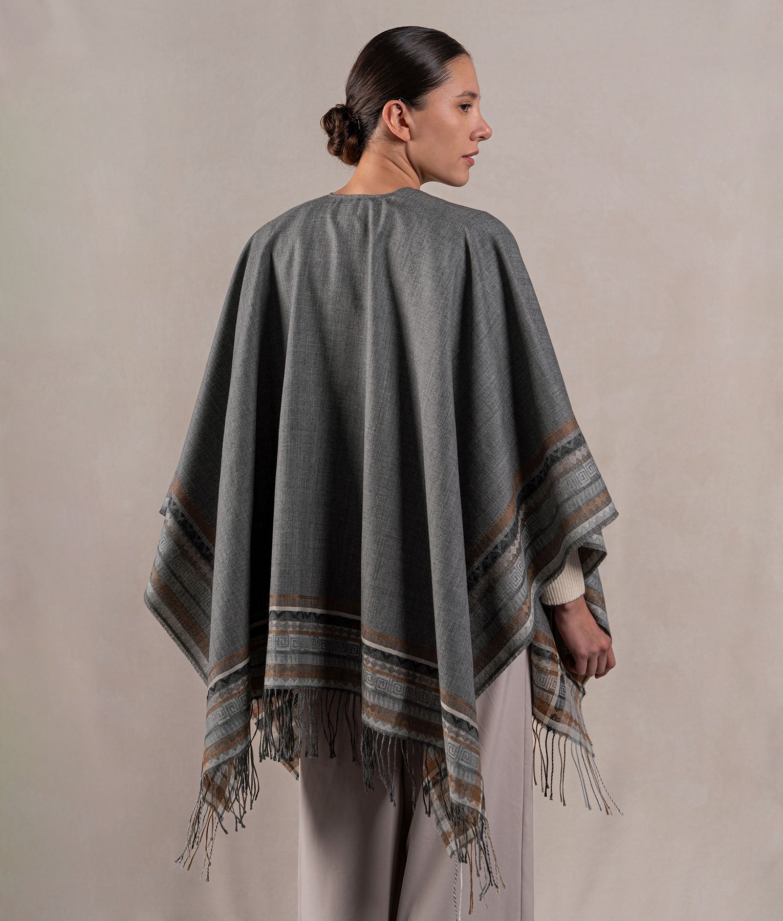 Jacquard El Pueblo Cape - Dark Heather Grey