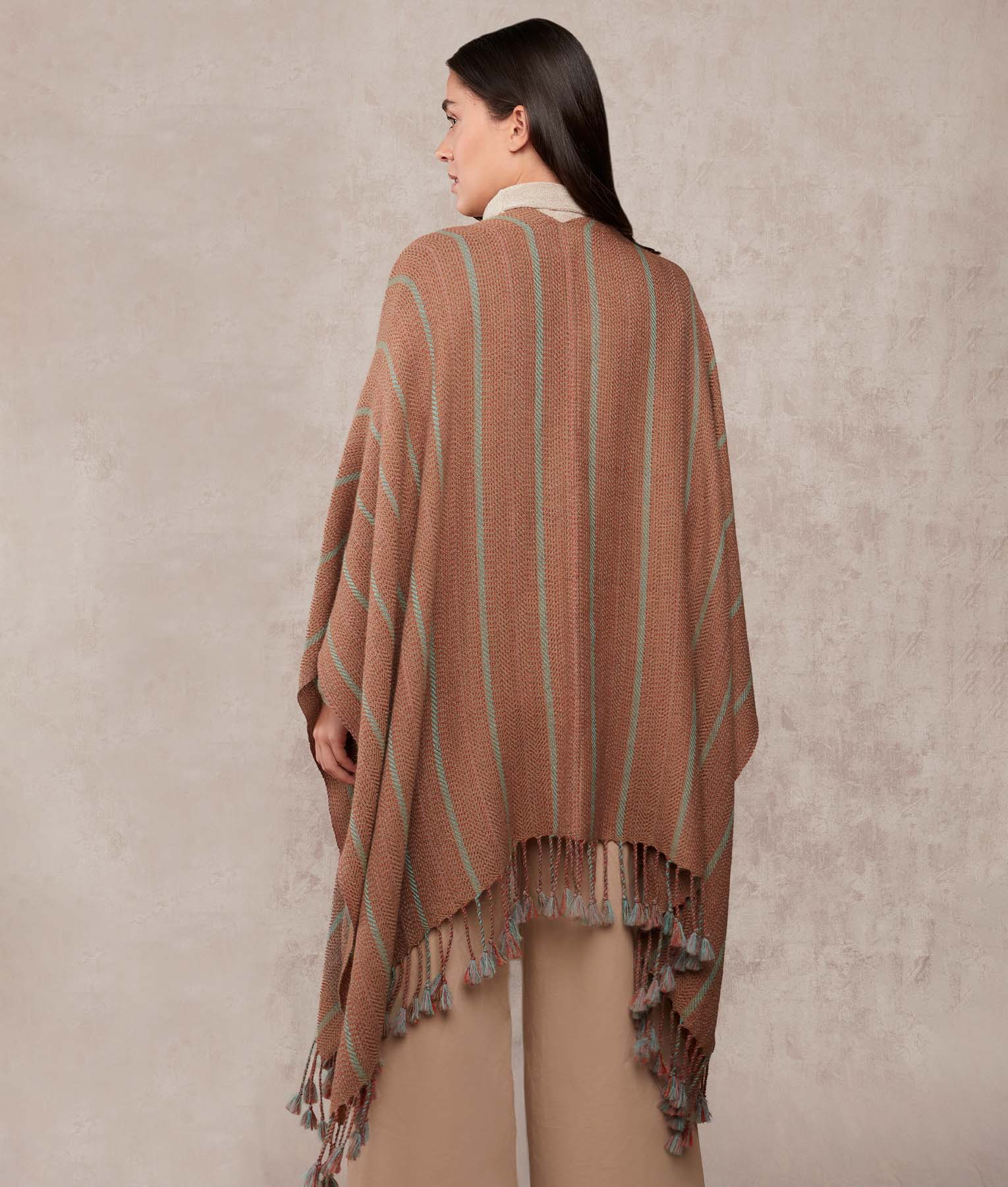 Capa Sino - Bombay Brown And Water Mist