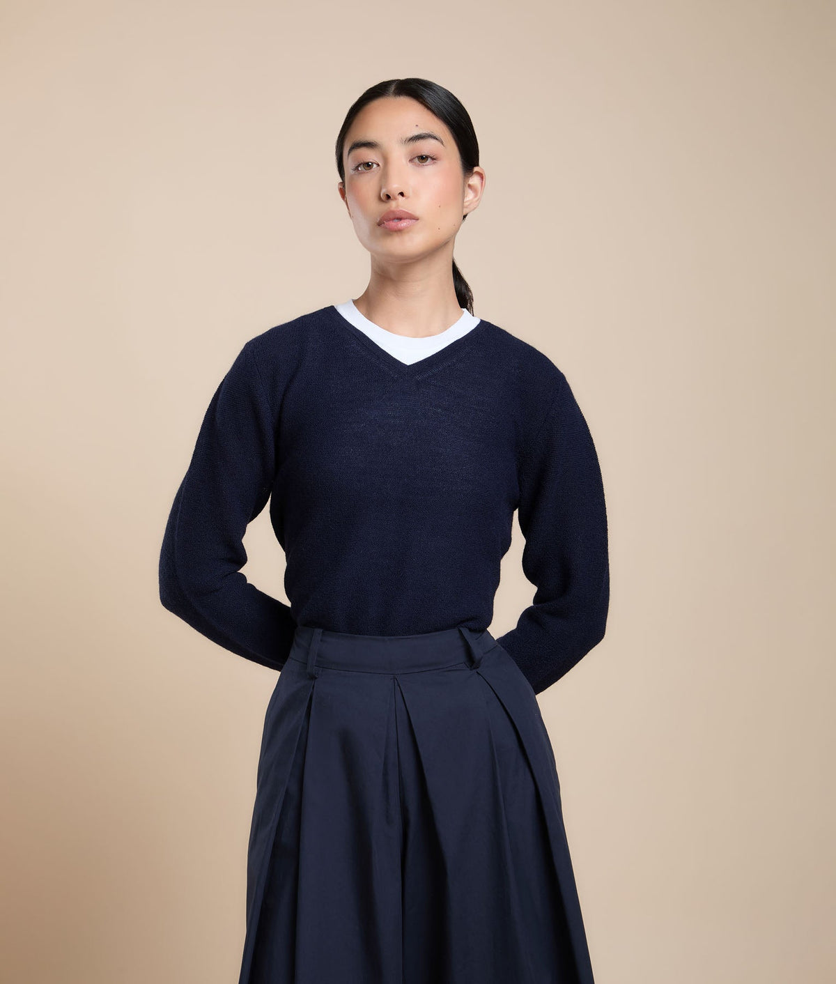 Basic V-Neck Links Sweater