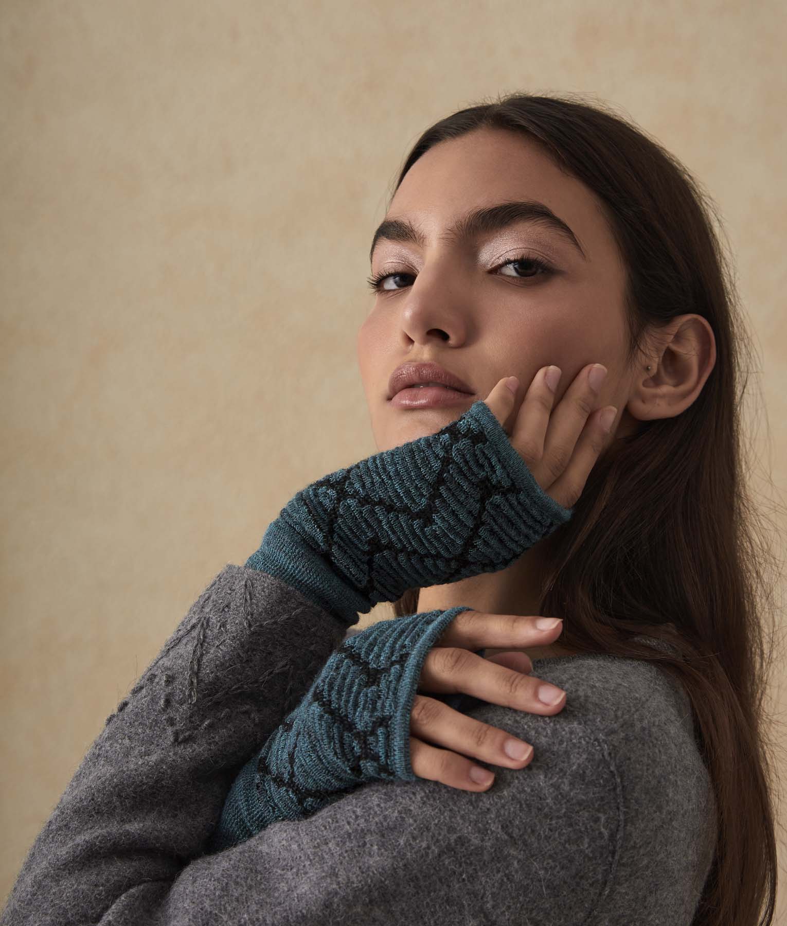 Tuck Stitch Mittens - Dragonfly And Jet Black