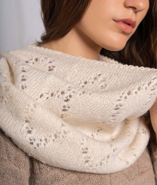 Collarin Argyle — fragile beauty white alpaca by Sol Alpaca