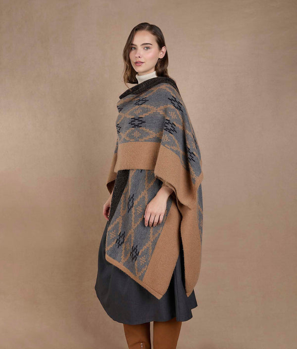 Black Diamond Cape — black alpaca by Sol Alpaca