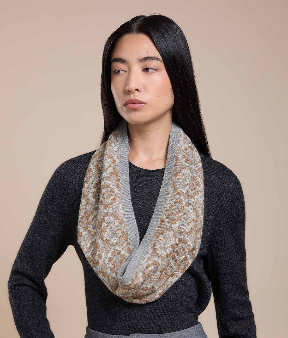 Vitrales Infinity Shawl